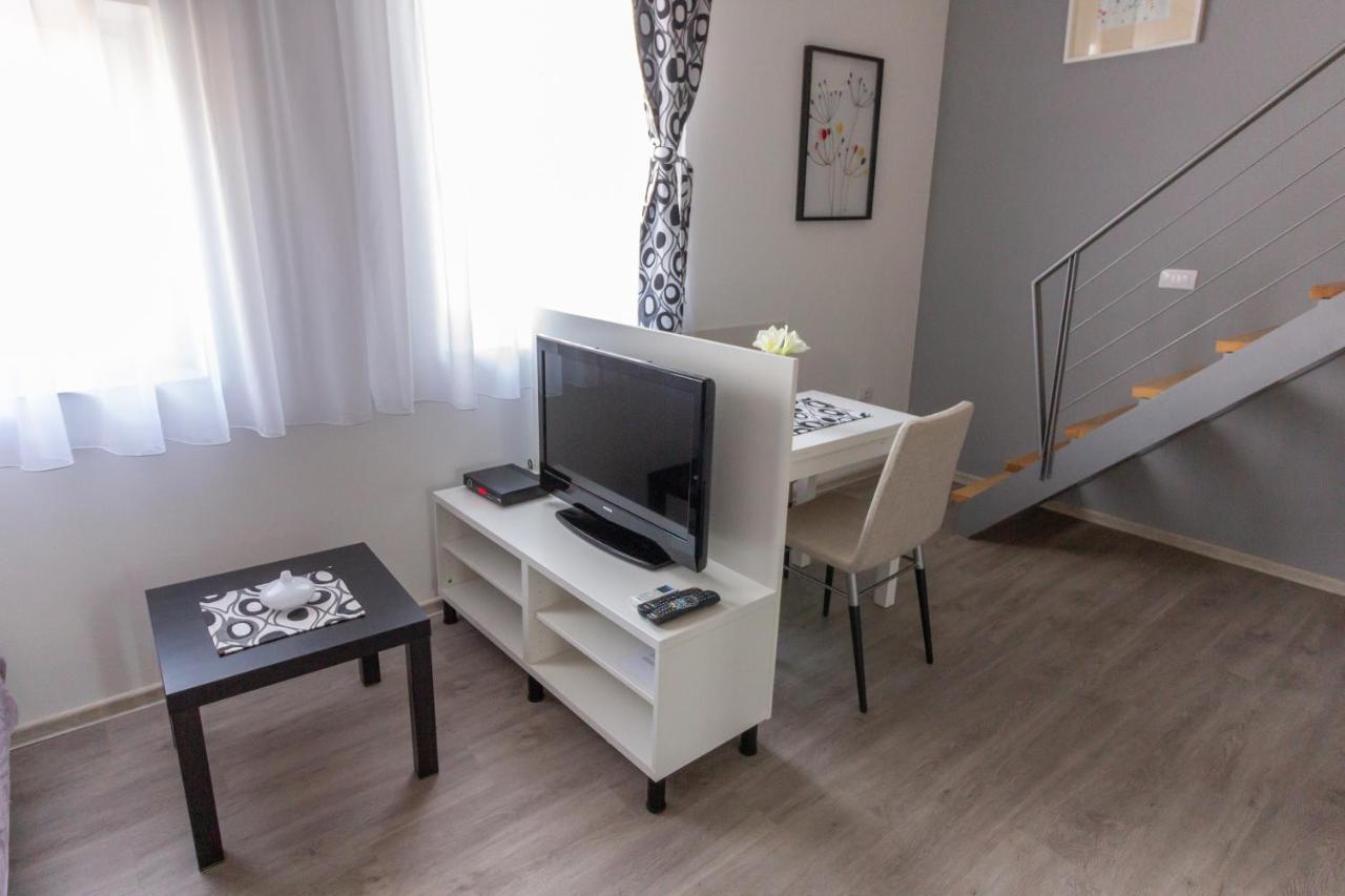 Downtown Apartments Pula Dış mekan fotoğraf